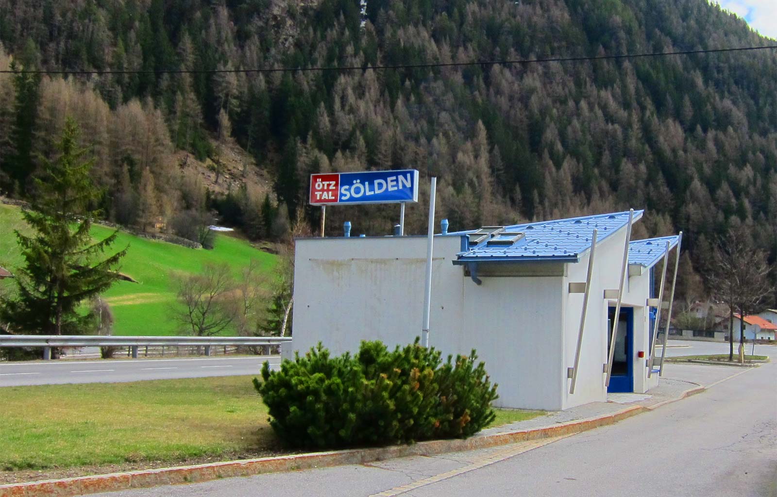 whiteriver_infopoint_old_1600x1024